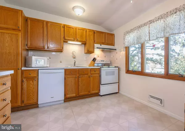 114 CANDLESTICK LN, Marlton, NJ 08053