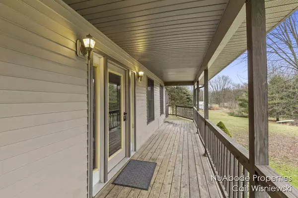 635 16 Mile Road, Kent City, MI 49330