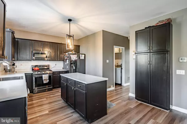 6 SOUTHWIND LN, Downingtown, PA 19335