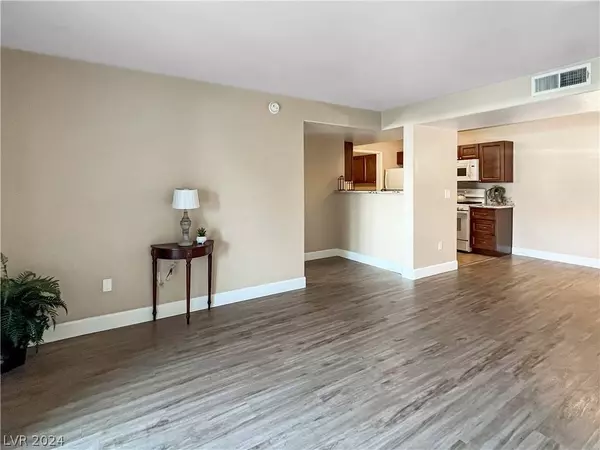 950 Seven Hills Drive #911, Henderson, NV 89052