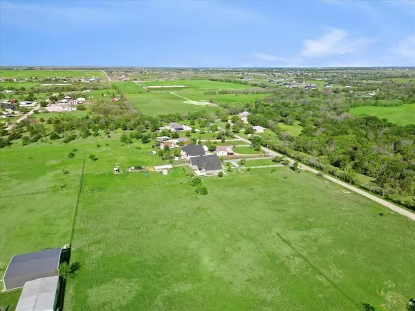 8701 T L Ranch Road, Ponder, TX 76259