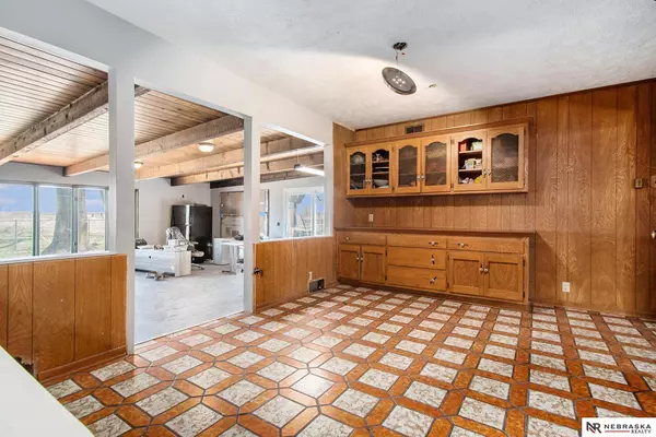 8333 N 78th Street, Omaha, NE 68122