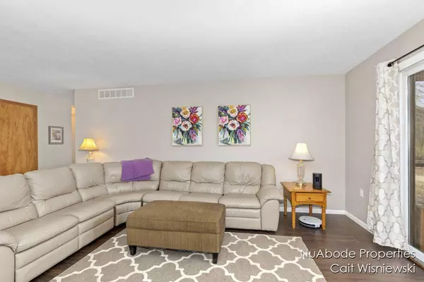 635 16 Mile Road, Kent City, MI 49330