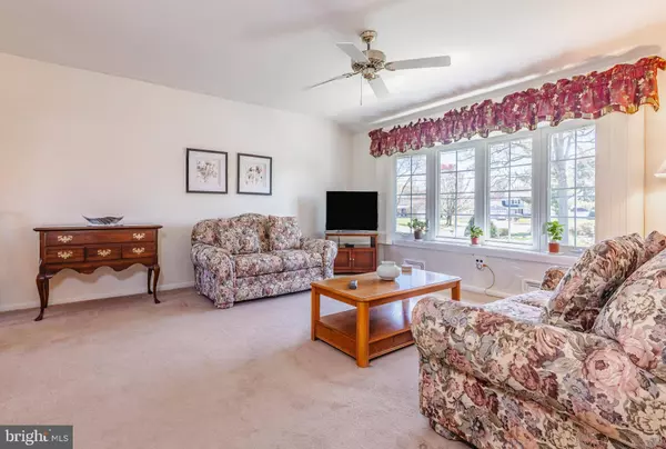 114 CANDLESTICK LN, Marlton, NJ 08053