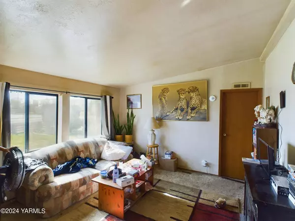 120 Ward Rd, Toppenish, WA 98948