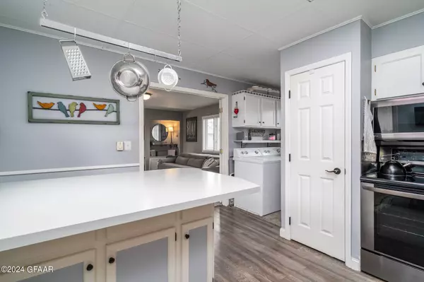 1324 8TH Avenue N, Grand Forks, ND 58203