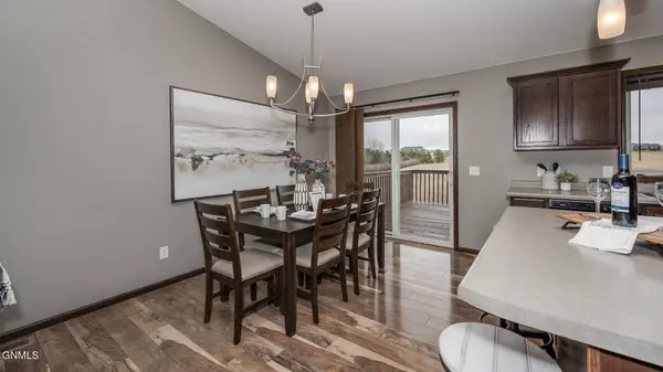 6907 Beaver Creek RD, Bismarck, ND 58504