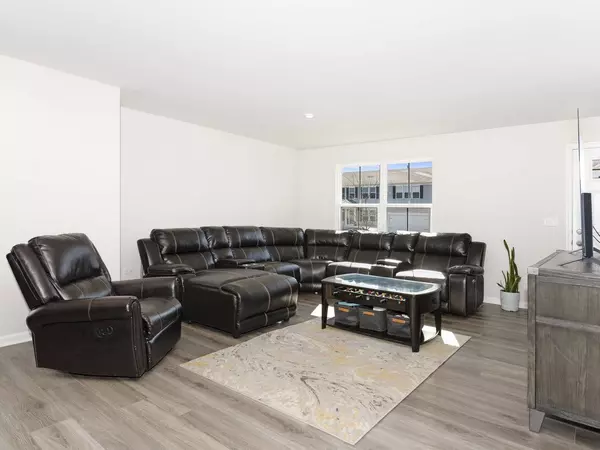 720 E Garfield ST, Waterman, IL 60556