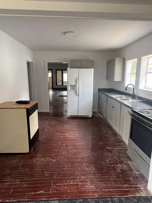 206 Barnes Ave, Alva, OK 73717