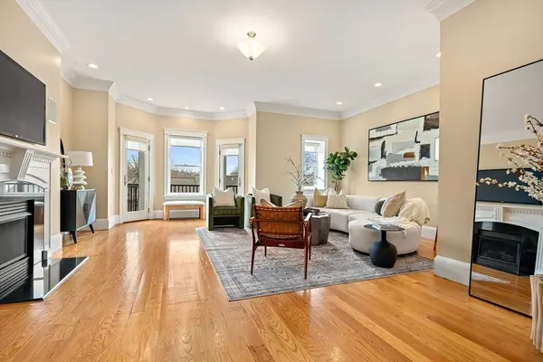 322 Tappan St #1, Brookline, MA 02445