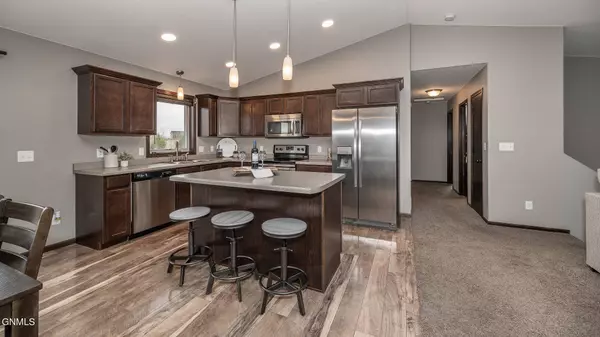 6907 Beaver Creek RD, Bismarck, ND 58504