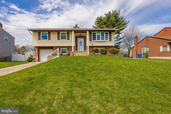 114 CANDLESTICK LN, Marlton, NJ 08053