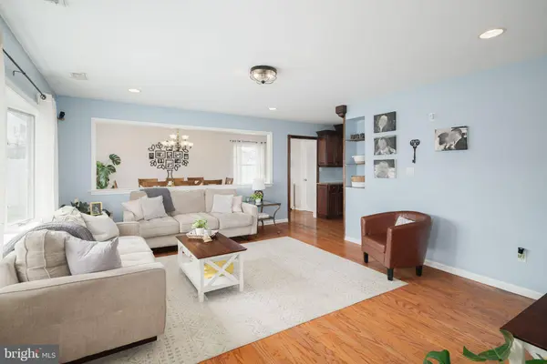 5 CANDYTUFT RD, Levittown, PA 19057