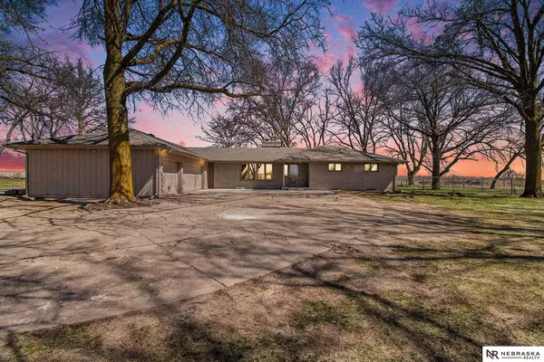 8333 N 78th Street, Omaha, NE 68122