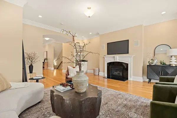 322 Tappan St #1, Brookline, MA 02445