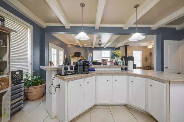 1051 Wade Reed Rd, White Bluff, TN 37187