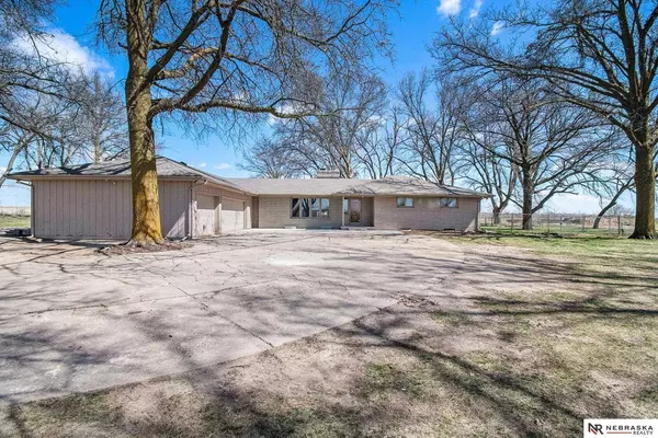 8333 N 78th Street, Omaha, NE 68122