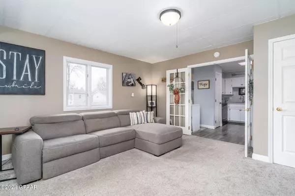 1324 8TH Avenue N, Grand Forks, ND 58203