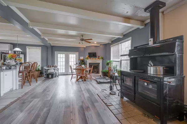 1051 Wade Reed Rd, White Bluff, TN 37187