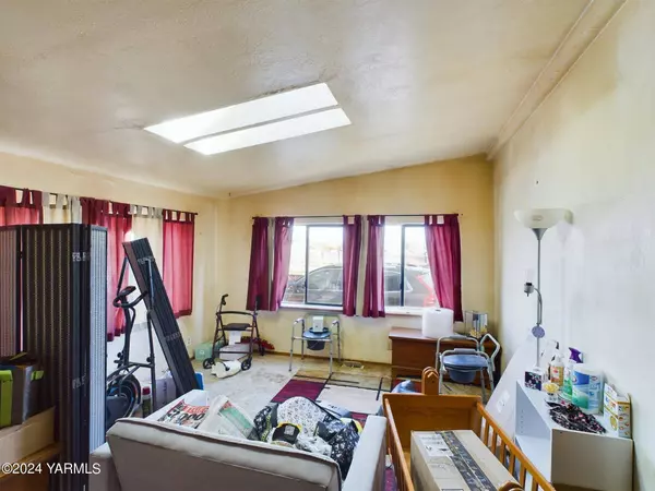 120 Ward Rd, Toppenish, WA 98948