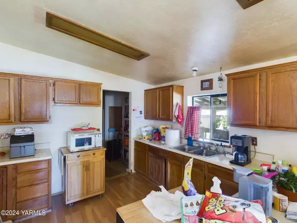 120 Ward Rd, Toppenish, WA 98948