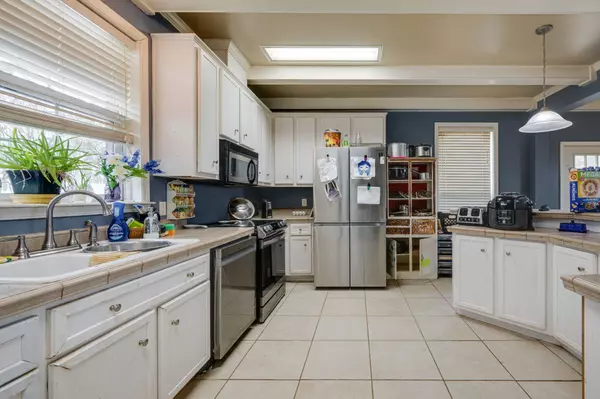 1051 Wade Reed Rd, White Bluff, TN 37187