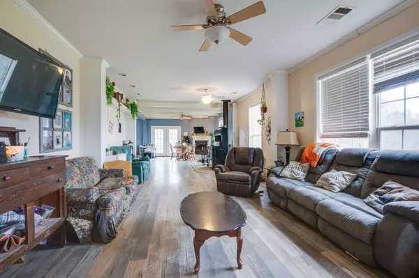 1051 Wade Reed Rd, White Bluff, TN 37187