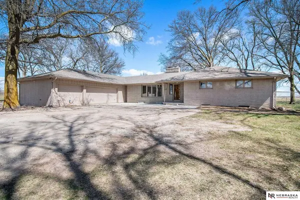 8333 N 78th Street, Omaha, NE 68122