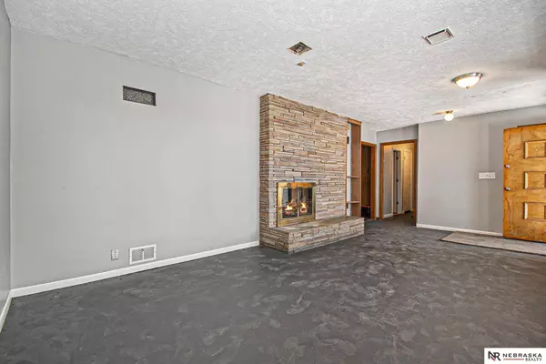 8333 N 78th Street, Omaha, NE 68122