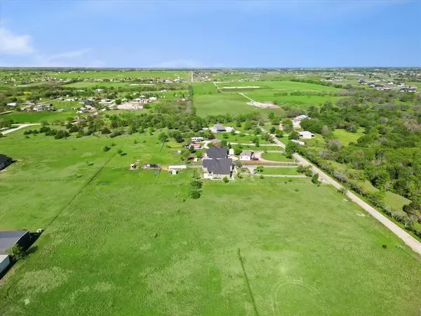 8701 T L Ranch Road, Ponder, TX 76259