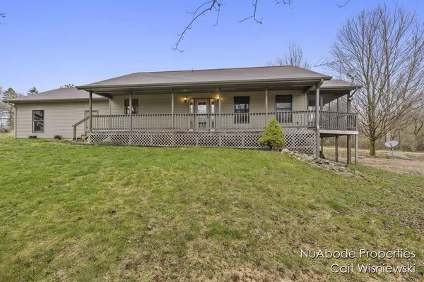 635 16 Mile Road, Kent City, MI 49330