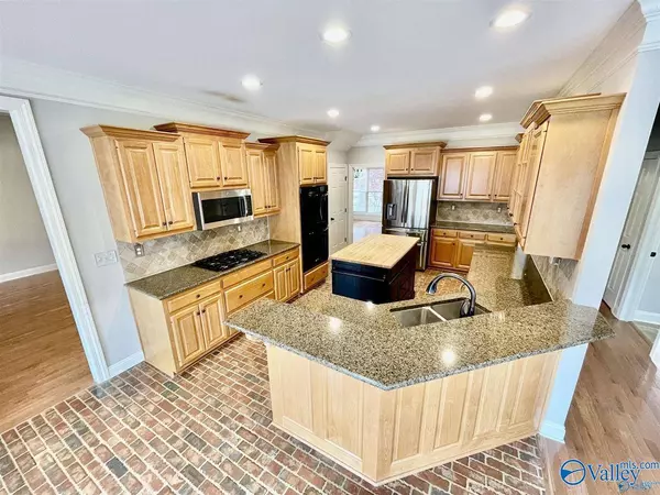 10 America Holly Circle SW, Huntsville, AL 35824