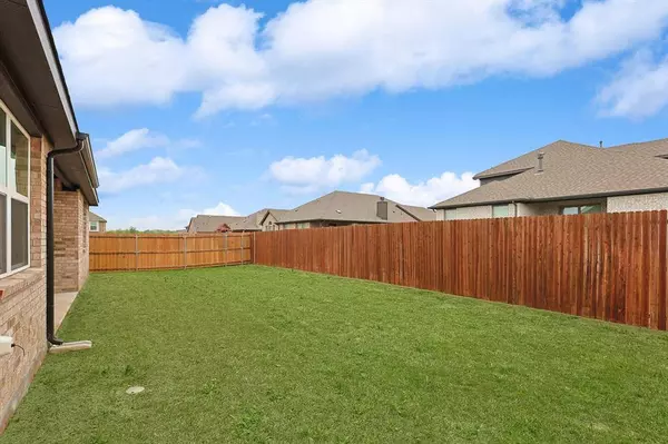 2 Covey Lane, Sanger, TX 76266