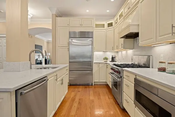 322 Tappan St #1, Brookline, MA 02445