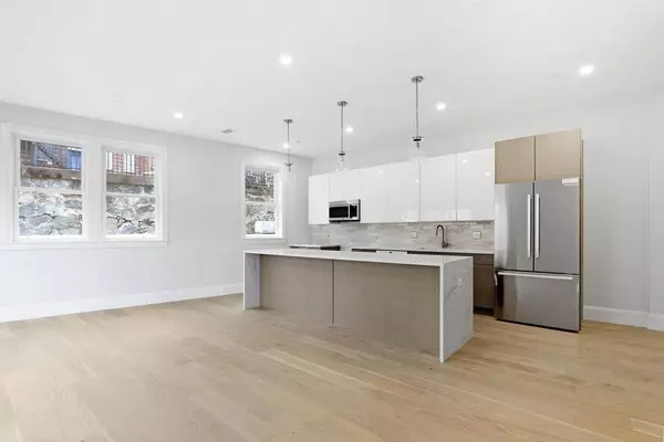 21 Glen St #8, Boston, MA 02130