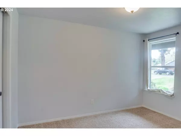 3432 EDWARD DR, Salem, OR 97302