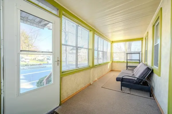 75 Pleasant St, Leominster, MA 01453