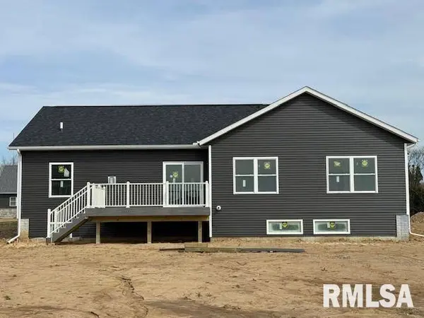 493 MASON DR, Riverdale, IA 52722