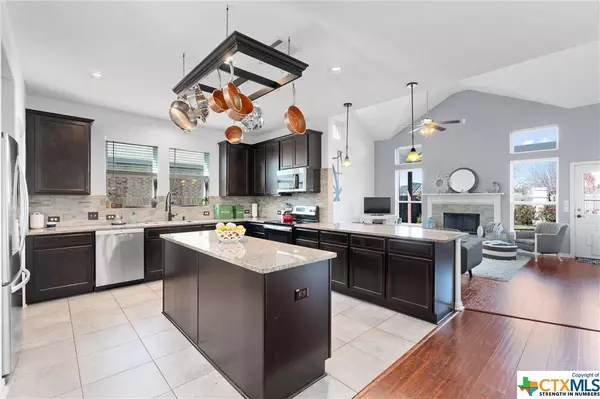 155 Plantain DR, Hutto, TX 78634