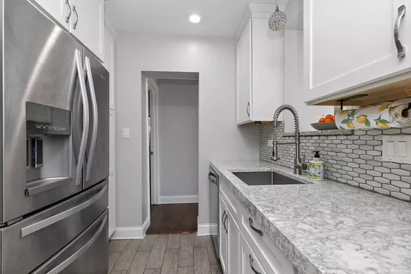 206 N Wheeling RD, Prospect Heights, IL 60070