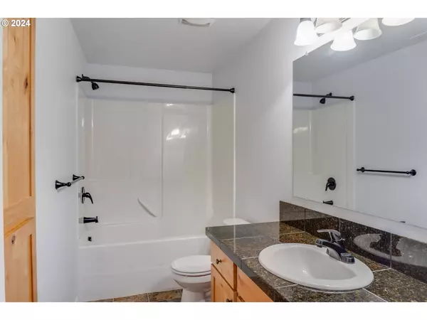 3432 EDWARD DR, Salem, OR 97302