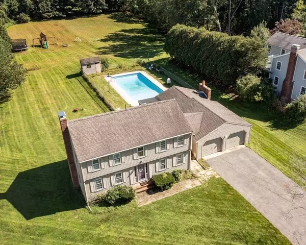 32 Pleasant St, Wenham, MA 01984