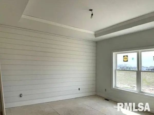 493 MASON DR, Riverdale, IA 52722