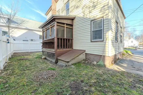 75 Pleasant St, Leominster, MA 01453