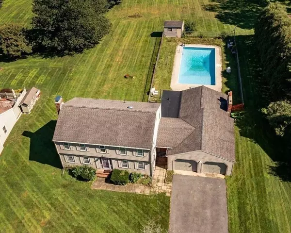 32 Pleasant St, Wenham, MA 01984