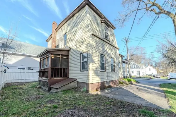 75 Pleasant St, Leominster, MA 01453