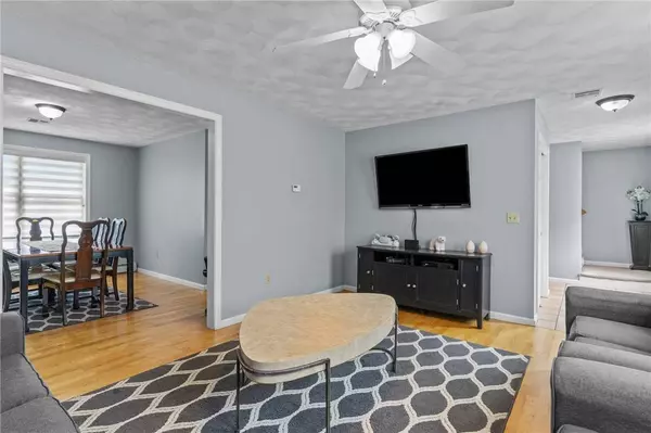 19 Lawrence ST, Cumberland, RI 02864