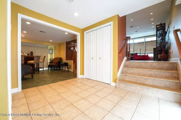 83 Finlay Avenue, Staten Island, NY 10309