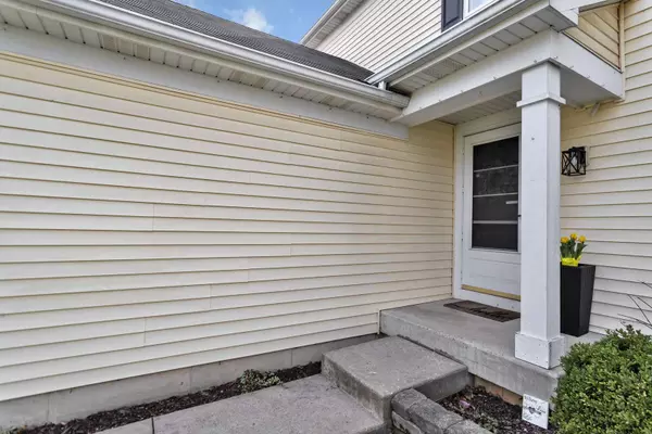 243 Aspen CIR, Gilberts, IL 60136