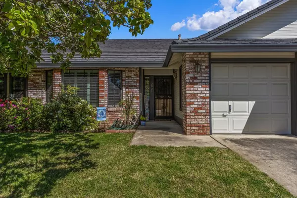 3821 Hillcrest LN, Sacramento, CA 95821